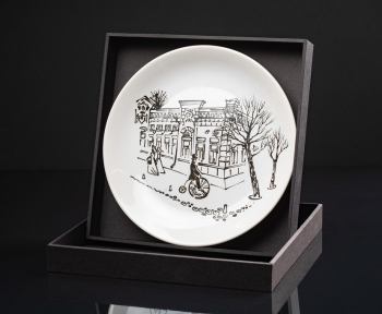 Сувенирная тарелка "Пермь". Фаянс; упаковка: коробка ручной работы из дизайнерского картона